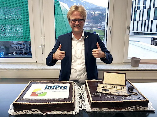 CEO Hansjörg Haller feiert 15 Jahr-Firmenjubiläum im InfPro-Headquarter