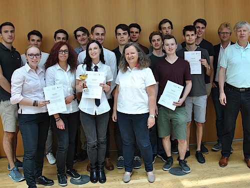 Gruppenfoto der Gewinner und Fachjury des IT-Preises der Stadt Innsbruck 2018